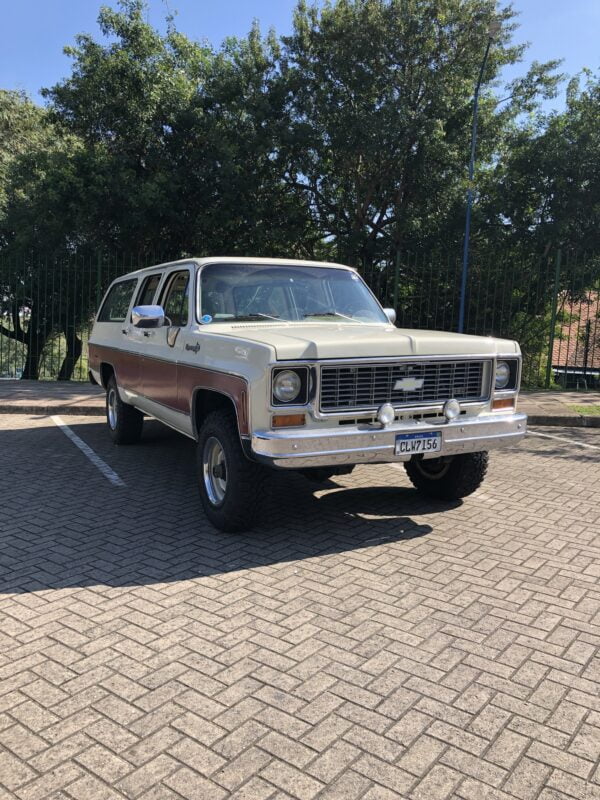 Chevrolet suburban cheyenne 1976